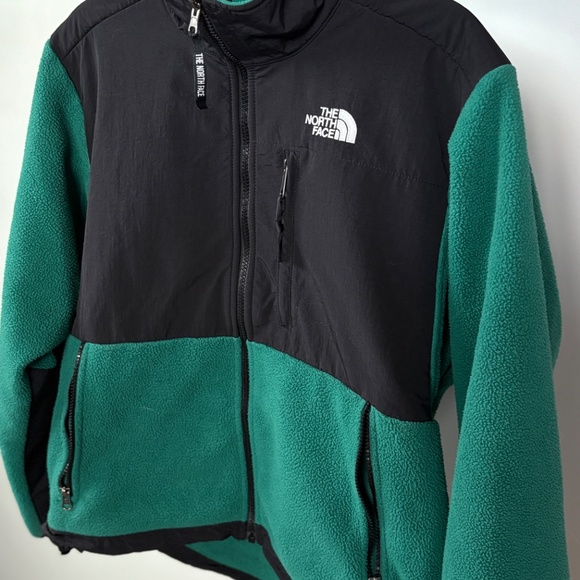 Women’s The Northface Retro Denali Jacket - Picture 10 of 14